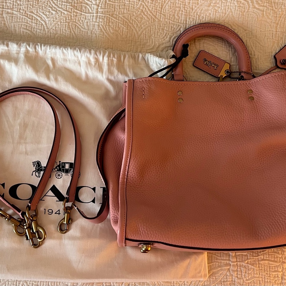 Coach 1941 Rogue pink